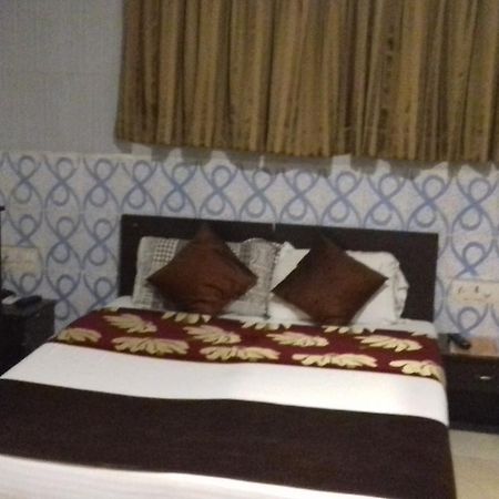 Hotel Majesty Palace Mumbai Bagian luar foto