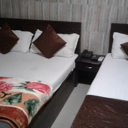 Hotel Majesty Palace Mumbai Bagian luar foto