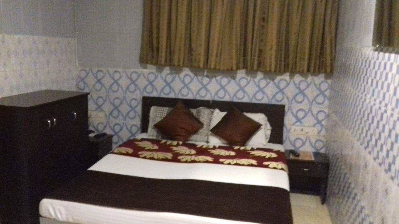 Hotel Majesty Palace Mumbai Bagian luar foto