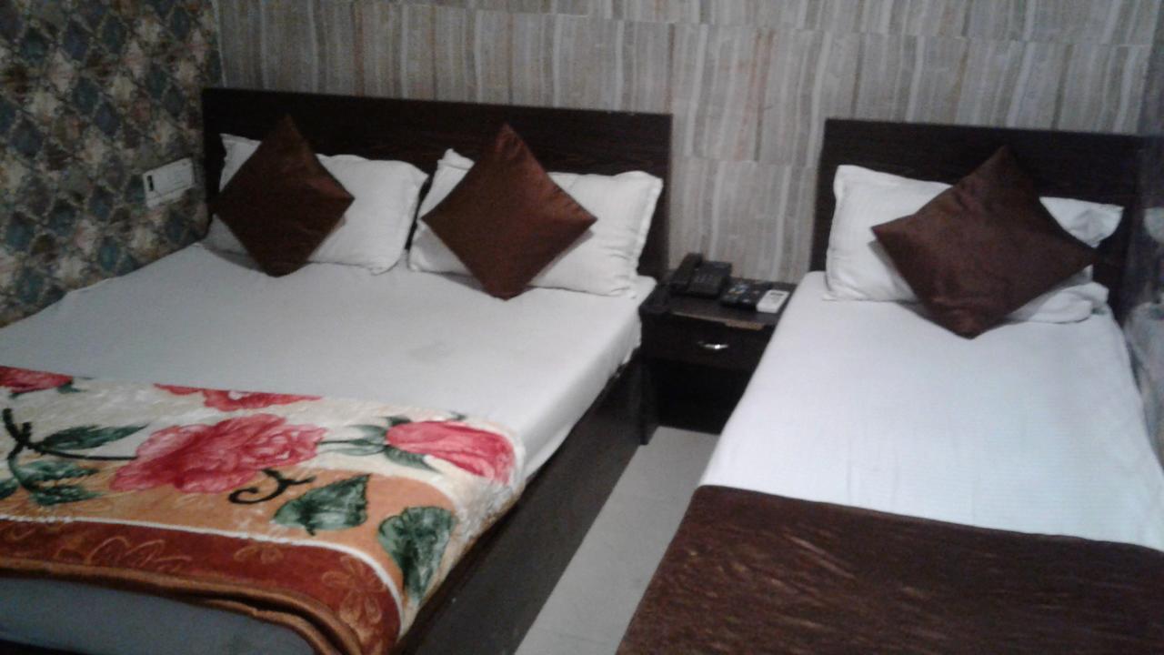 Hotel Majesty Palace Mumbai Bagian luar foto